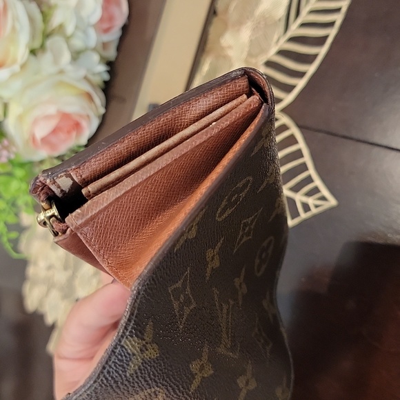 Authentic Louis Vuitton compact wallet - Picture 10 of 11